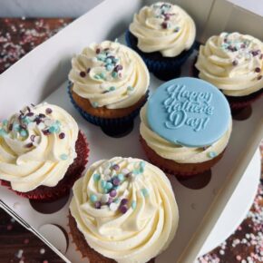 Cupcakes with a happy fathers Day Sugar Disc